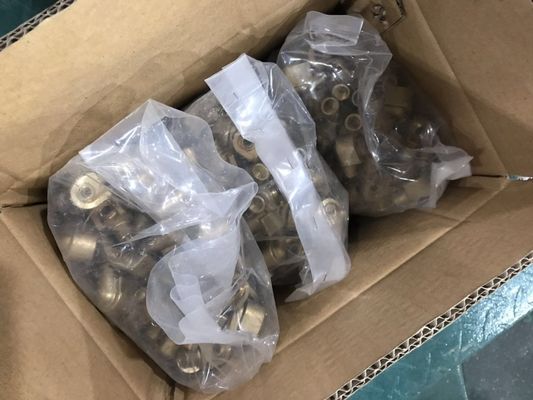 Une buse pratique et facile à coupler pour le raccordement des emballeurs à injection à tête plate