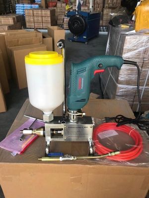 Machine d'étanchéité à haute pression pour la coulée et pour le remplissage de mousse de polyuréthane