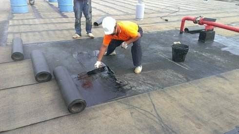Membrane imperméable à l'eau en asphalte plastique élastomère modifié SBS/APP pour toit et tunnel
